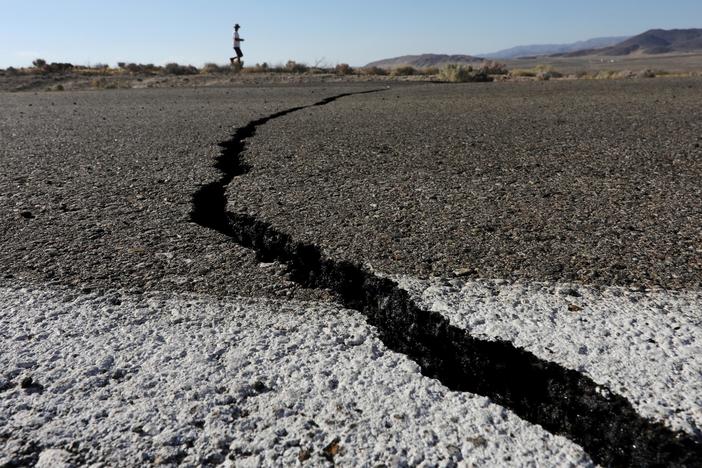 News Wrap: Aftershocks rock Southern California as officials remain on alert