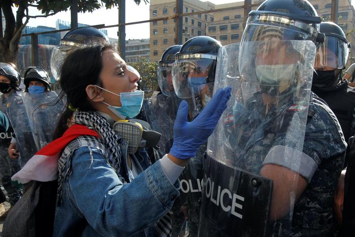 News Wrap: Violent new protests in Lebanon turn deadly