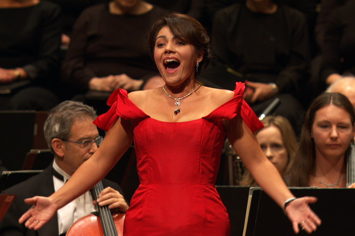 An intimate behind the scenes profile of 2012 Richard Tucker Award winner Ailyn Pérez.