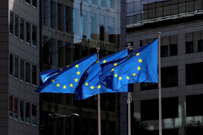 News Wrap: European Union reaches agreement on tougher migration rules