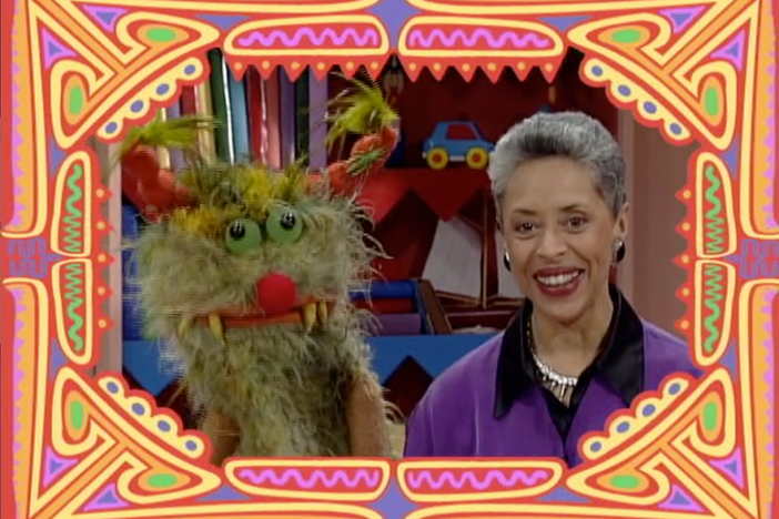 Host Lyn May and the Salsa cast introduce the story for today's lesson.