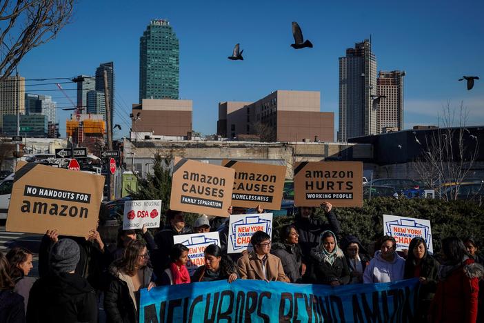 Political, business dynamics prompt 'stunning reversal' on Amazon NYC headquarters