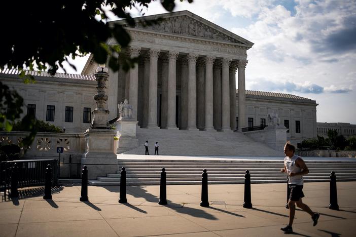 News Wrap: Supreme Court upholds Trump administration’s use of quick deportations