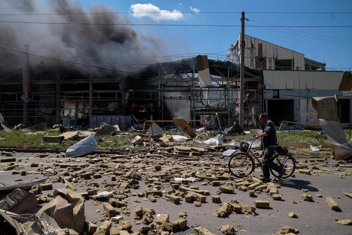 EU leaders agree to Russian oil ban amid relentless assault in eastern Ukraine