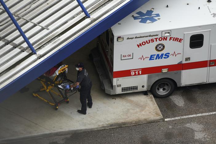 As COVID-19 spreads in Texas, an ER doctor begs residents to stay home