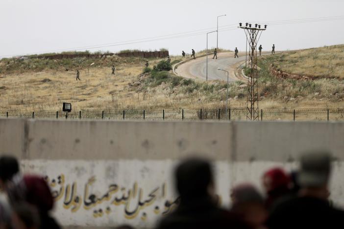 News Wrap: Turkish, Syrian forces clash in Syria’s Idlib province