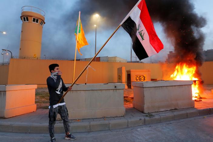 Iraqis supporting Iran-backed militia attack U.S. Embassy, demand U.S. withdrawal