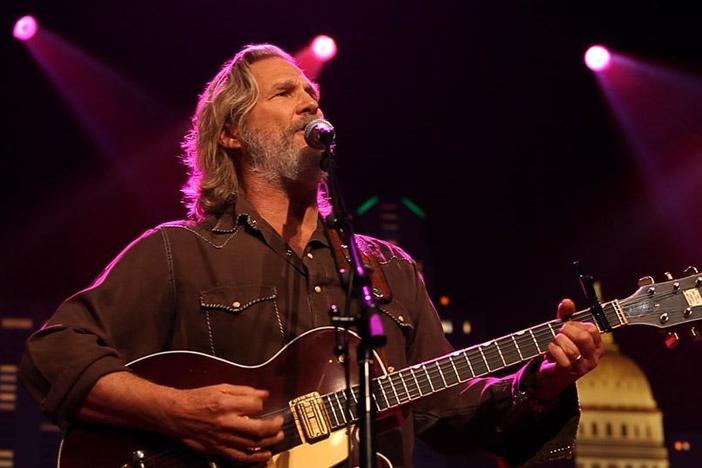 A backstage look at Jeff Bridges' ACL taping.