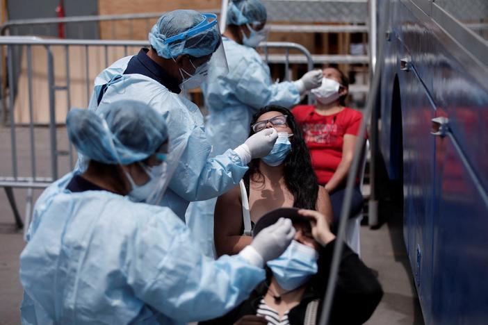 News Wrap: New COVID-19 cases top 9.5 million globally with a majority caused by omicron