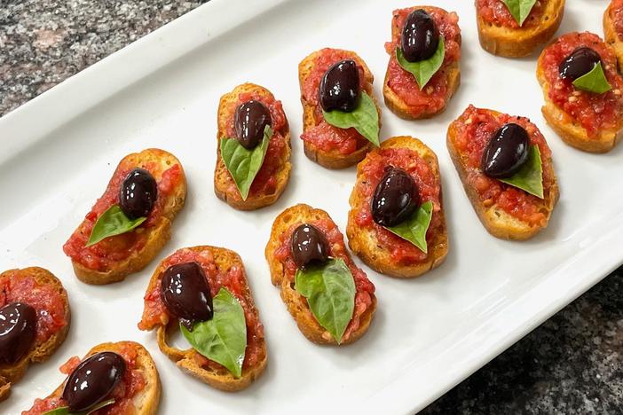 This recipe for tomato toasts with olives is inspired by Pépin's time in Spain.