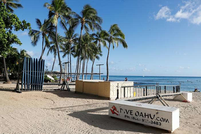 In Hawaii, trying to revive tourism while keeping locals safe