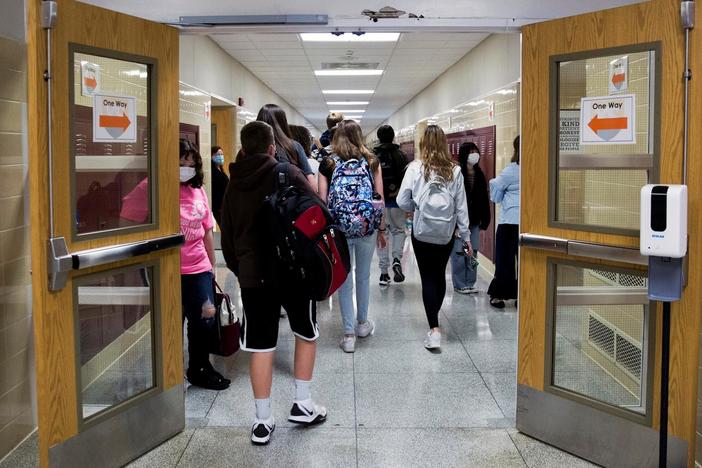 School systems struggle to fill teaching jobs as students return to class
