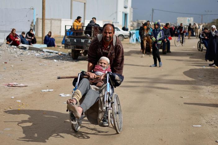 News Wrap: Israel continues bombarding Gaza, 3 first responders fatally shot in Minnesota