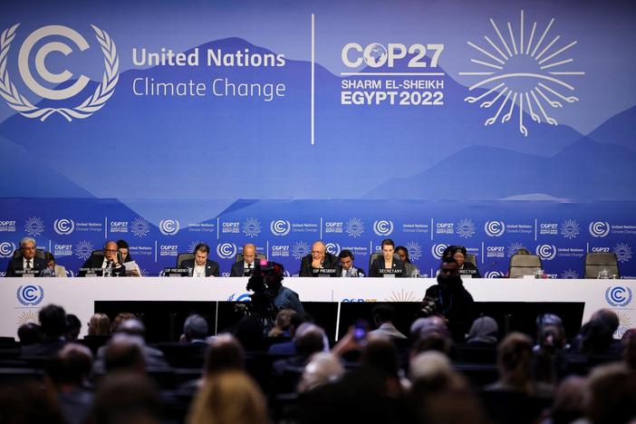 News Wrap: U.N. climate talks extended into weekend