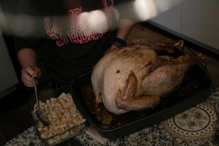 More American families rely on food banks as high prices squeeze budgets