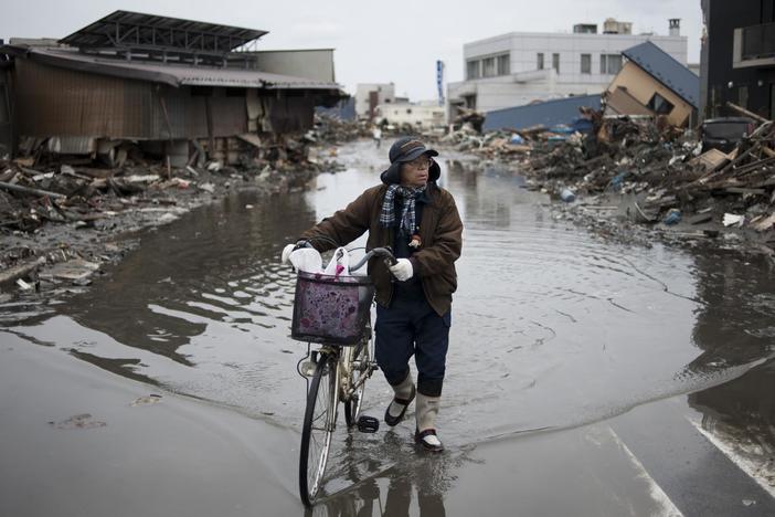 An eyewitness account and investigation of the earthquake, tsunami, and nuclear crisis.