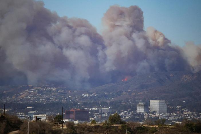 News Wrap: Wildfire in hills of Los Angeles rapidly explodes in size