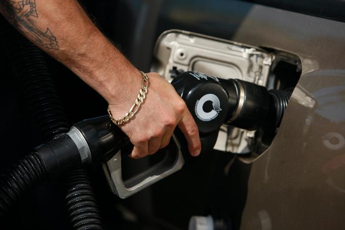 Why Trump wants to relax automotive fuel efficiency standards now