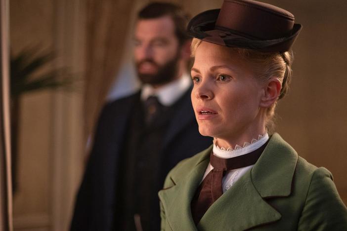 A famous mystery writer is at the center of Eliza’s latest investigation.