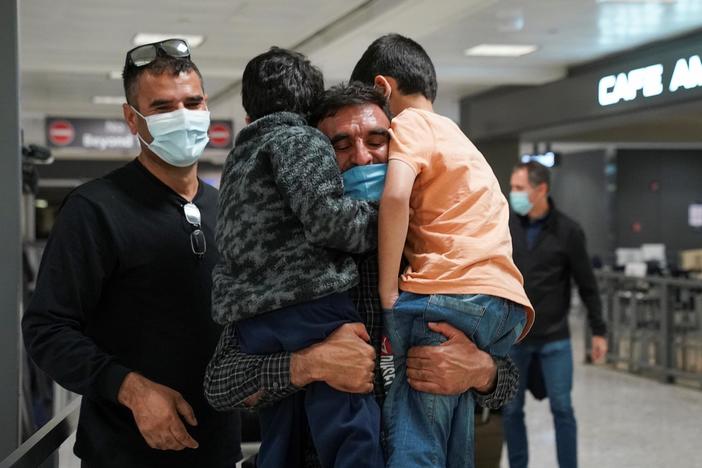News Wrap: U.S. reopens to vaccinated international travelers