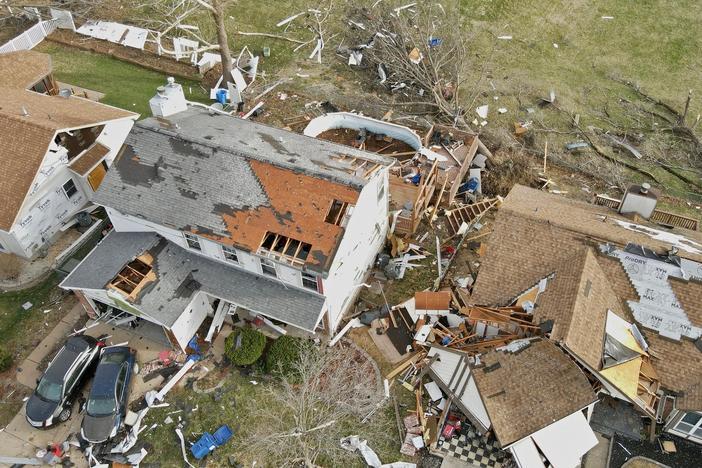 News Wrap: More than 40 killed in storms that spawned dozens of tornadoes
