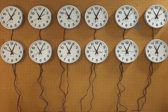 Ditch the switch? Senators debate future of daylight saving time