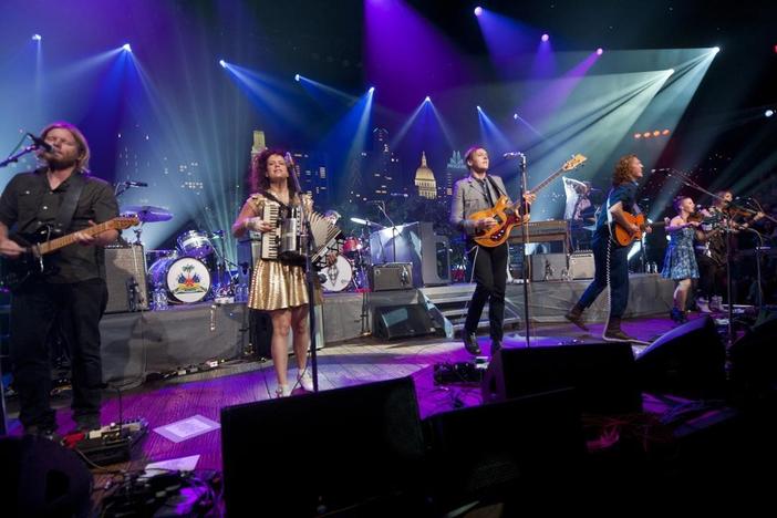 Arcade Fire performs "Ready to Start" on Austin City Limits.