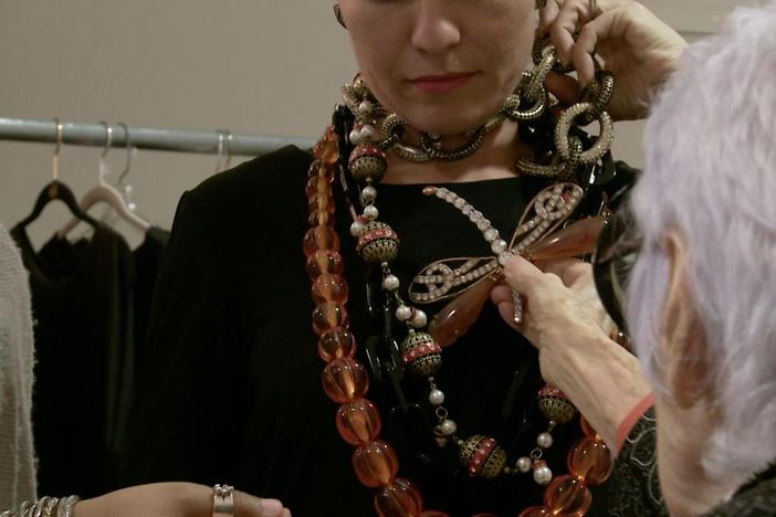 Iris's style: Big & Bold & Pizazz