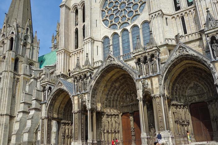 Preview our new program of side-trips to the world of royal and aristocratic extravagance.