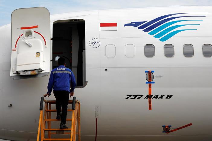 This aviation expert says Boeing made 'disastrously bad decision' on training for 737 MAX