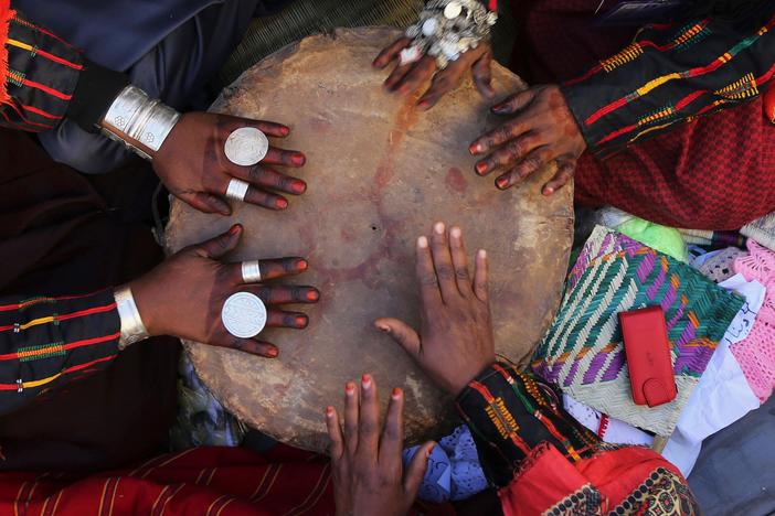 For Mali's Tuareg, music speaks of suffering and the Sahara