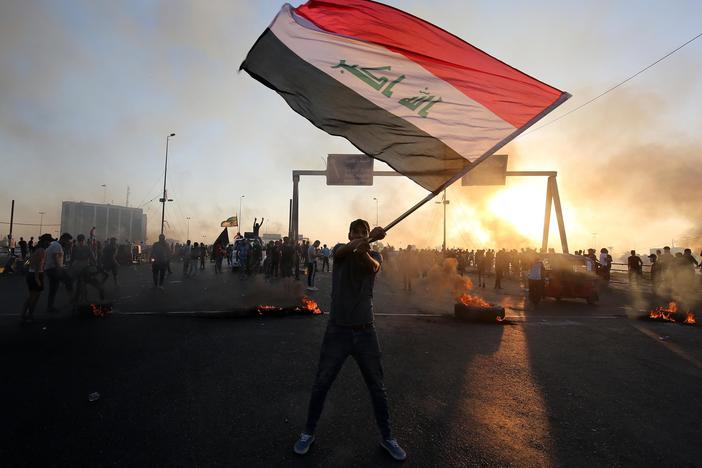 Protesters' rage over 'income and bread' challenges Iraqi government
