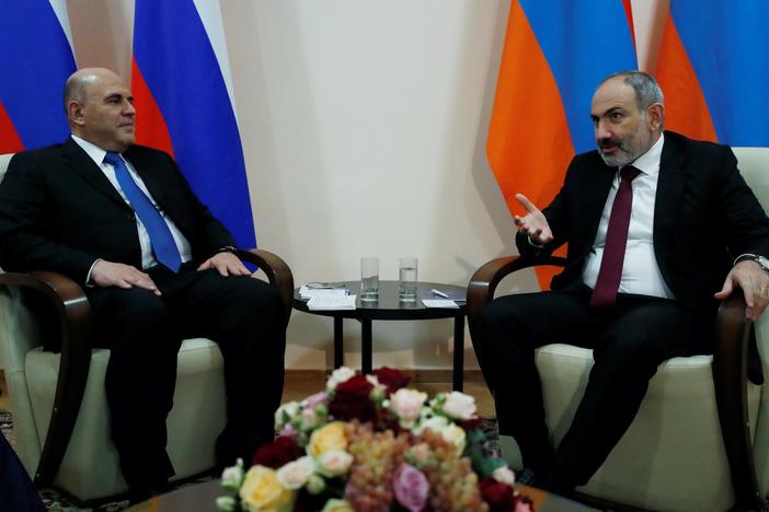 News Wrap: Russia calls meeting over fighting between Armenia, Azerbaijan
