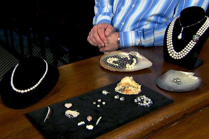 Host Mark Walberg gets the nitty-gritty on pearls from appraiser Kevin Zavian.