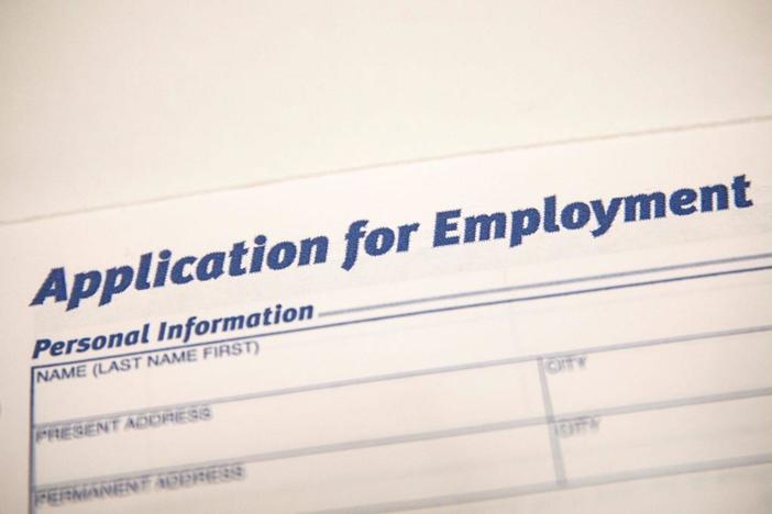 News Wrap: April jobs report shows hiring still strong despite inflation