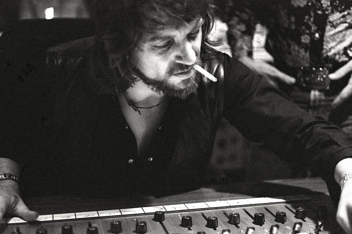 How Waylon Jennings started and defined the outlaw movement in country music.