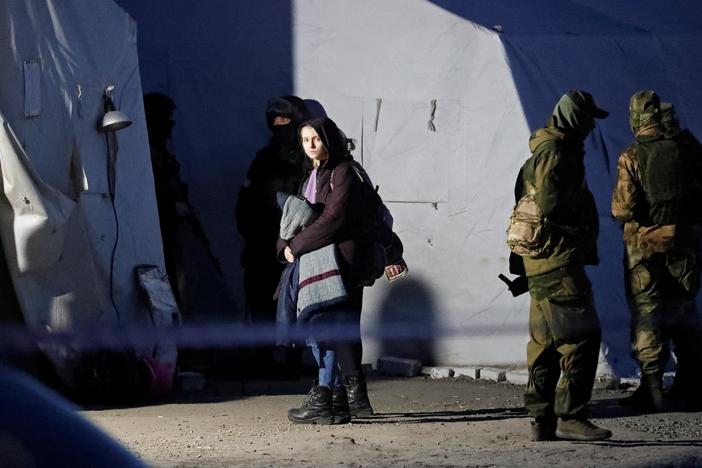 Battle for eastern Ukraine hits stalemate as last civilians evacuate Mariupol steel plant