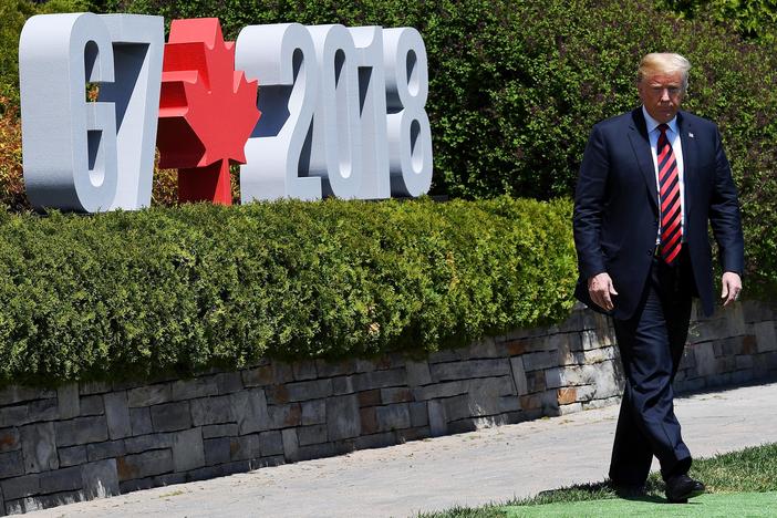 Trump keeps G7 attendance short at tense summit
