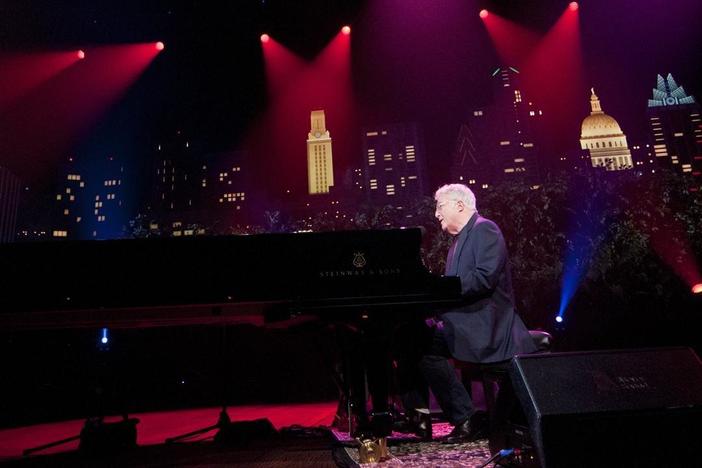 Randy Newman performs "You've Got a Friend in Me."