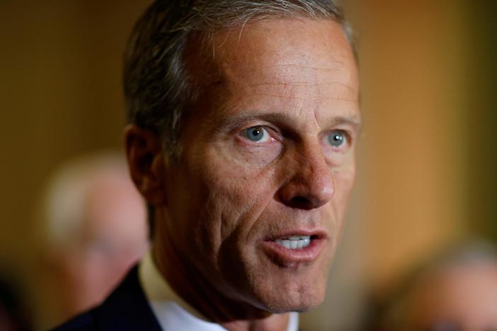 Senate Republican signals opening for contractor back pay, in critical hour of negotiation