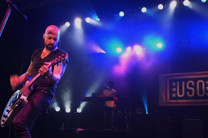 Web Extra: Daughtry Performs "Home."