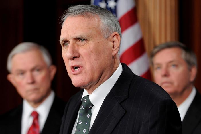 News Wrap: Former Sen. Kyl tapped for McCain’s interim seat.