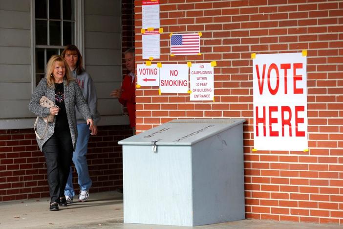 Should Democrats or Republicans be optimistic for midterm elections?
