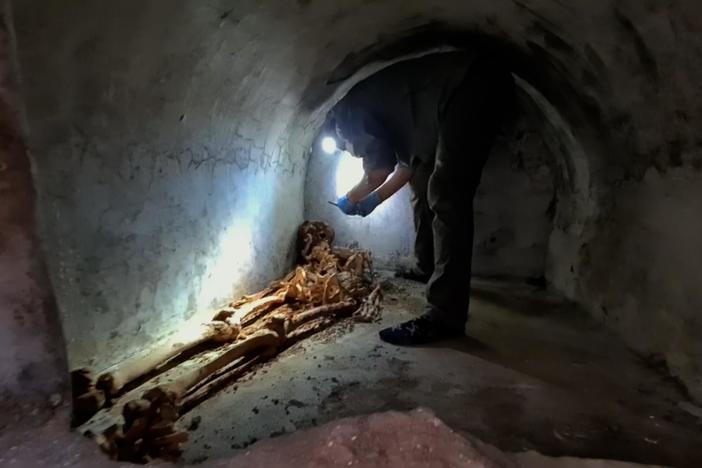 In a recently discovered tomb in Pompeii, archeologists made a startling discovery.
