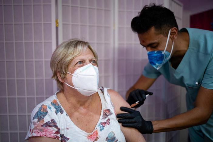 News Wrap: U.S. COVID-19 health emergency ends