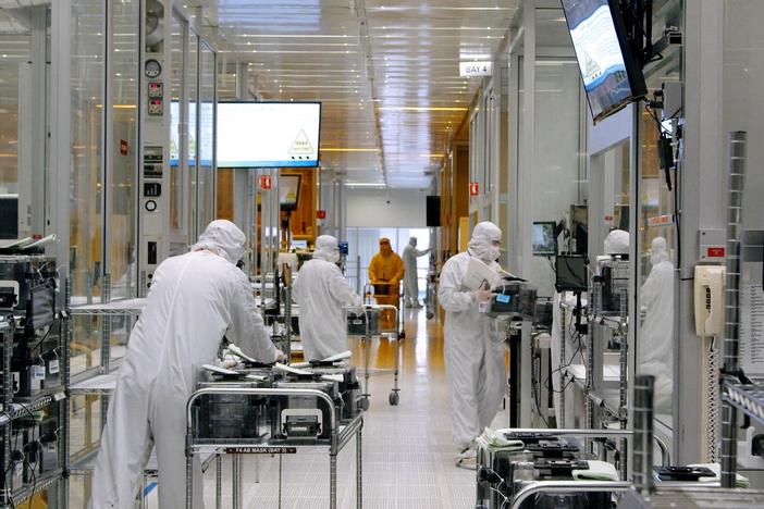 News Wrap: House Democrats back bill to boost U.S. semiconductor industry