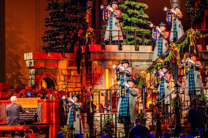 Watch Richard Elliott's spirited Christmas fantasia for organ and the Gabriel Trumpet Ensemble.