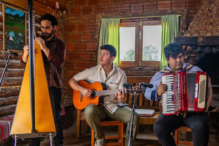 Scott Yoo visits Juanjo Corbalán to learn about the folk music that inspired Agustín Barrios.