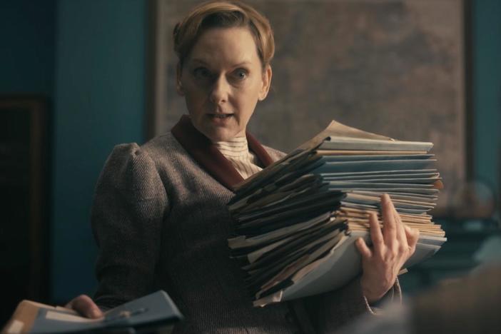 Ivy impresses Inspector Blake with her organizational skills and work ethic.