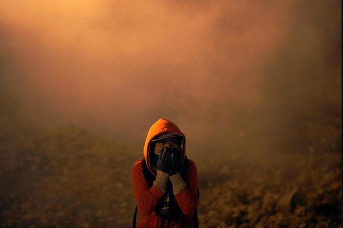 Another border clash as thousands of migrants wait in Mexico, 'in limbo'